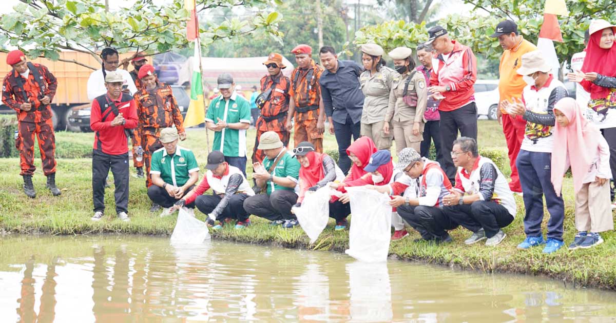 Bupati Batu Bara Bagikan Paket Sembako