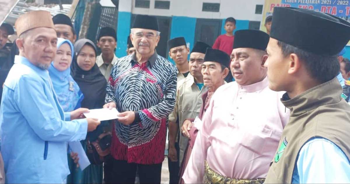 Presiden DMDI Serahkan Tali Asih Rp 400 Juta untuk Guru Ngaji Korban Gempa Cianjur