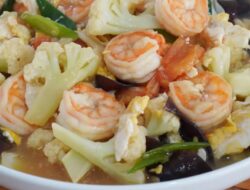 Hem, Nikmatnya Sarapan Pagi dengan Tumis Kembang Kol dan Udang Enak Banget