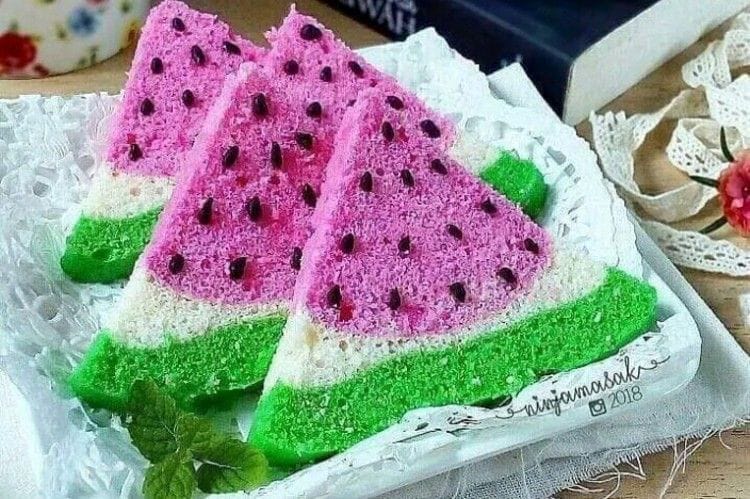 Hem, Nikmatnya Sarapan Pagi dengan Bolu Kukus Semangka, Indah dan Lezat