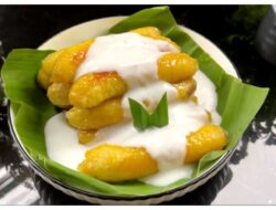 Hem, Nikmatnya Sarapan Pagi Kuah Santan Nan Gurih Empuk