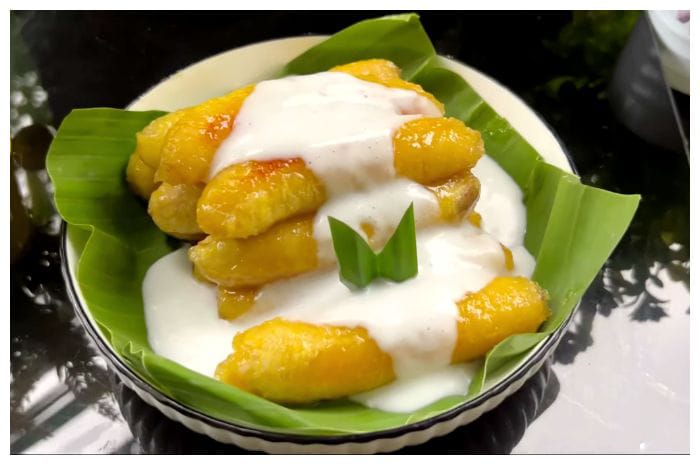 Hem, Nikmatnya Sarapan Pagi Kuah Santan Nan Gurih Empuk