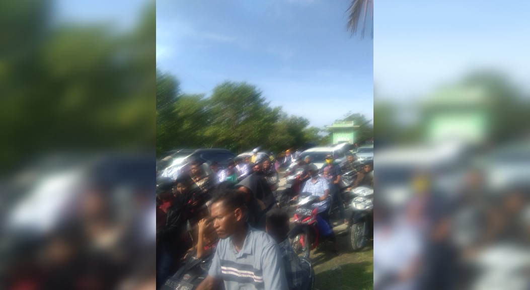 Pengunjung Dan Pengelola Pantai Bunga Keluhkan Kondisi Jalan Bandeng