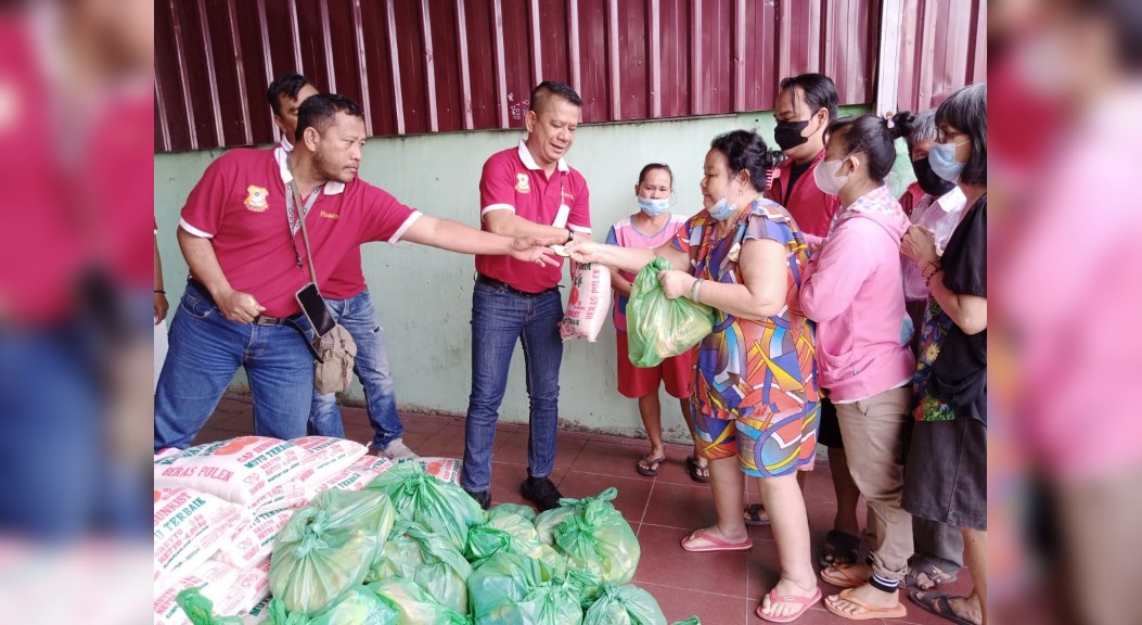 Sambut Imlek, Pewarta Gelar Bakti Sosial