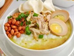 Hem, Yuk Sarapan Pagi dengan Bubur Ayam Kuah Kuning yang Gurih dan Nikmat