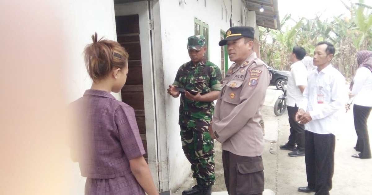 Petugas Tertibkan Penghuni Kos-kosan Di Pasar Lapan