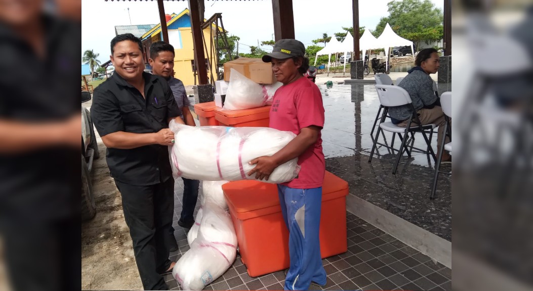Komit Majukan UMKM Dan Nelayan, OK Faizal Serahkan Bantuan Dari Gubsu