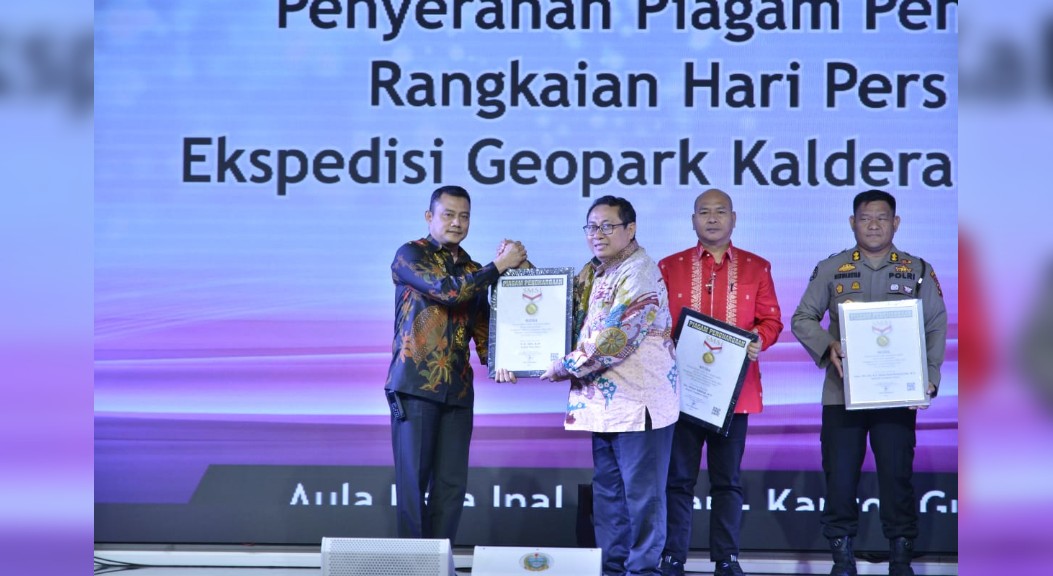 Bupati Batu Bara Terima Penghargaan Mitra SMSI