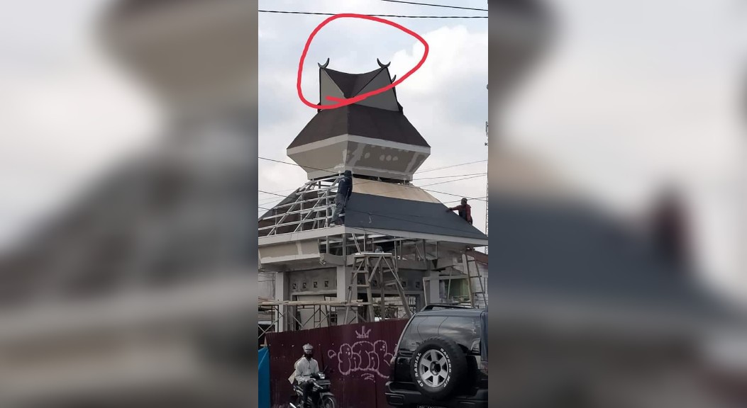 Mirip Bulan Sabit, Gerbang di Tuntungan Diprotes Masyarakat Karo