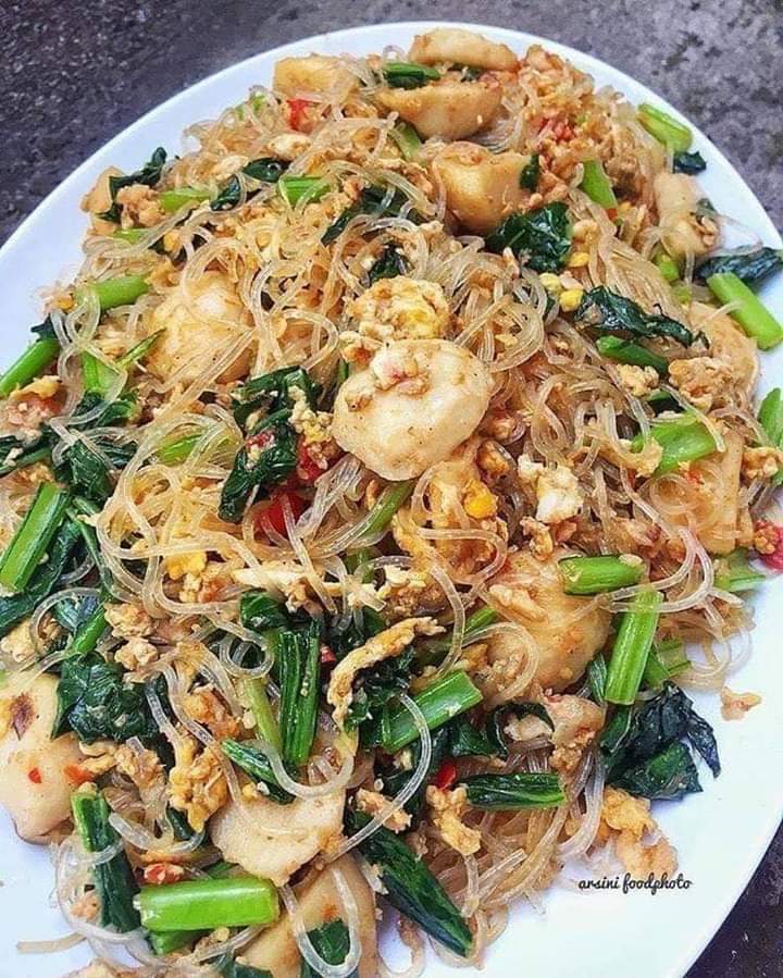 Hmm, Lezatnya Sarapan Pagi dengan Bihun Goreng Enak Lemak