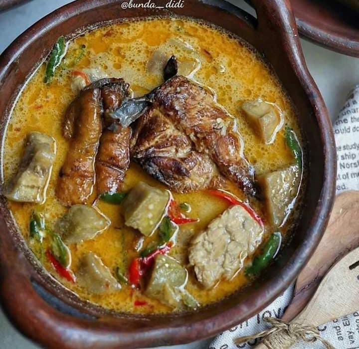Lontong Kuah Gulai Terong Ikan Panggang