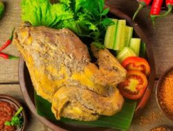 Hmm, Lezatnya Sarapan Pagi dengan Ayam Bumbu Ingkung Enak Lemak