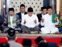 Jenderal Dudung Dan Kiai Cholil Nafis Salat Subuh Berjamaah Di Masjid Agung Cianjur