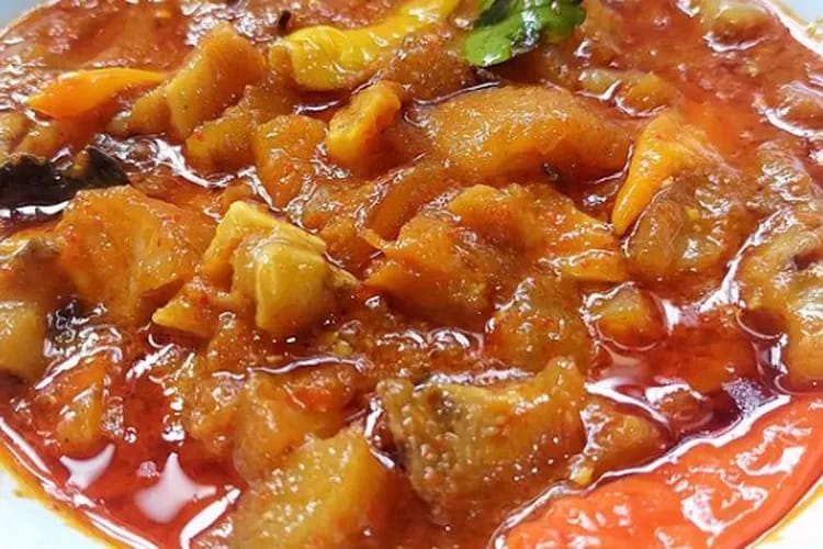 Menu Makan Siang Hari Ini, Kikil Mercon, Lembut Lezat