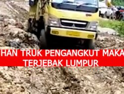 Puluhan Truk Pengangkut Makanan Terjebak Lumpur