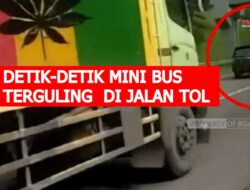 Detik-detik Mini Bus, Terguling di Jalan Tol
