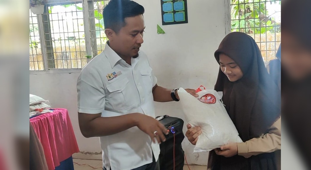 Kadin Batu Bara Berbagi Bantu Guru Honor Dan Pelajar