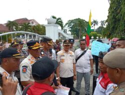 Demo Di Kantor Bupati Asahan : Petugas Dan Pendemo Ricuh