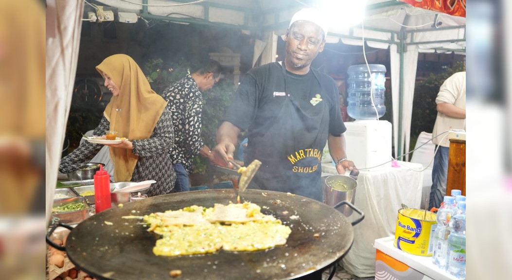 Sholeh Pedagang Martabak Telur, Raup Omzet Rp 3-4 Juta Semalam di Tempat Ini