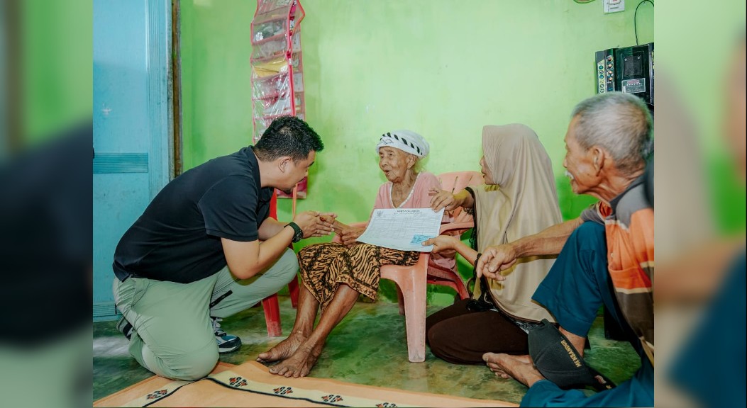Wow, Di Usia 105 Tahun, Nek Satinem Baru Memiliki KTP & KK, Baru ini Ada Walikota Datang ke Rumah Kami