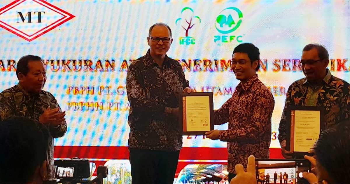 Mujur Grup Terima Sertifikat PEFC/IFCC