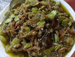 Menu Makan Siang Hari Ini, Teri Pete Sambel Ijo, Hmm Nikmatnya Poll