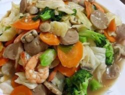 Hmm, Lezatnya Sarapan Pagi dengan Capcay Istimewa