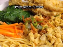 Hmm, Lezatnya Sarapan Pagi dengan Mie Ayam Lengkap