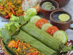 Menu Makan Siang Hari Ini, Pepes Daun Singkong Ikan Asin