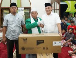 Bupati Batu Bara Serahkan AC Bantuan Untuk Masjid Qubah