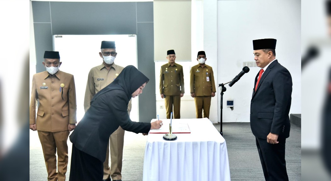 Bupati Lantik Norma Deli Sebagai Sekda Batu Bara