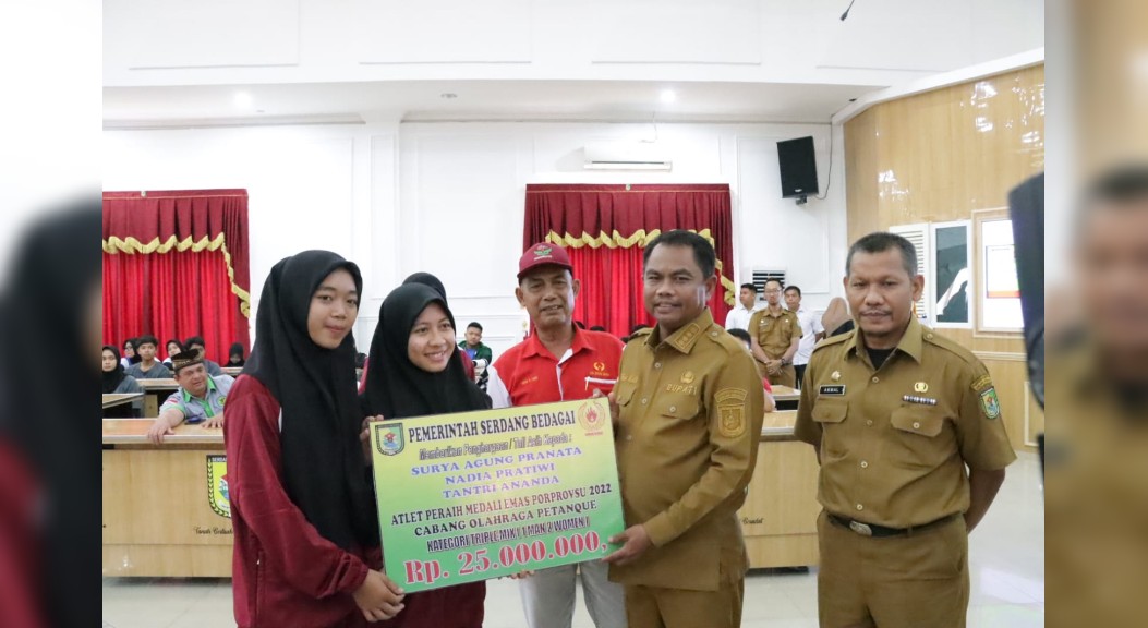 Bupati Sergai Serahkan Tali Asih Kepada Atlet Berprestasi