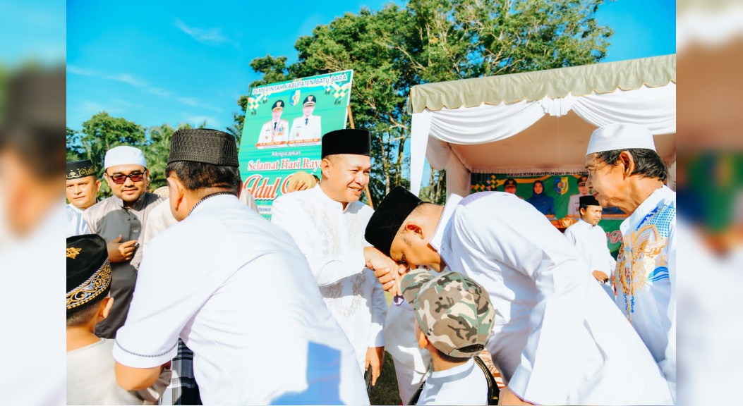 Bupati Batu Bara Salat Id Di Lapangan Dolok Pop