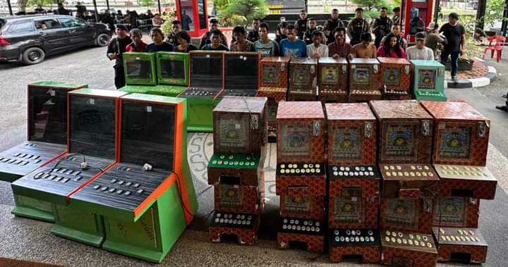 60 Personil Gabungan Polda Sumut Gerebek Tempat Perjudian di Jalan Jermal XV 3 60 Personil Gabungan Polda Sumut Gerebek Tempat Perjudian di Jalan Jermal XV