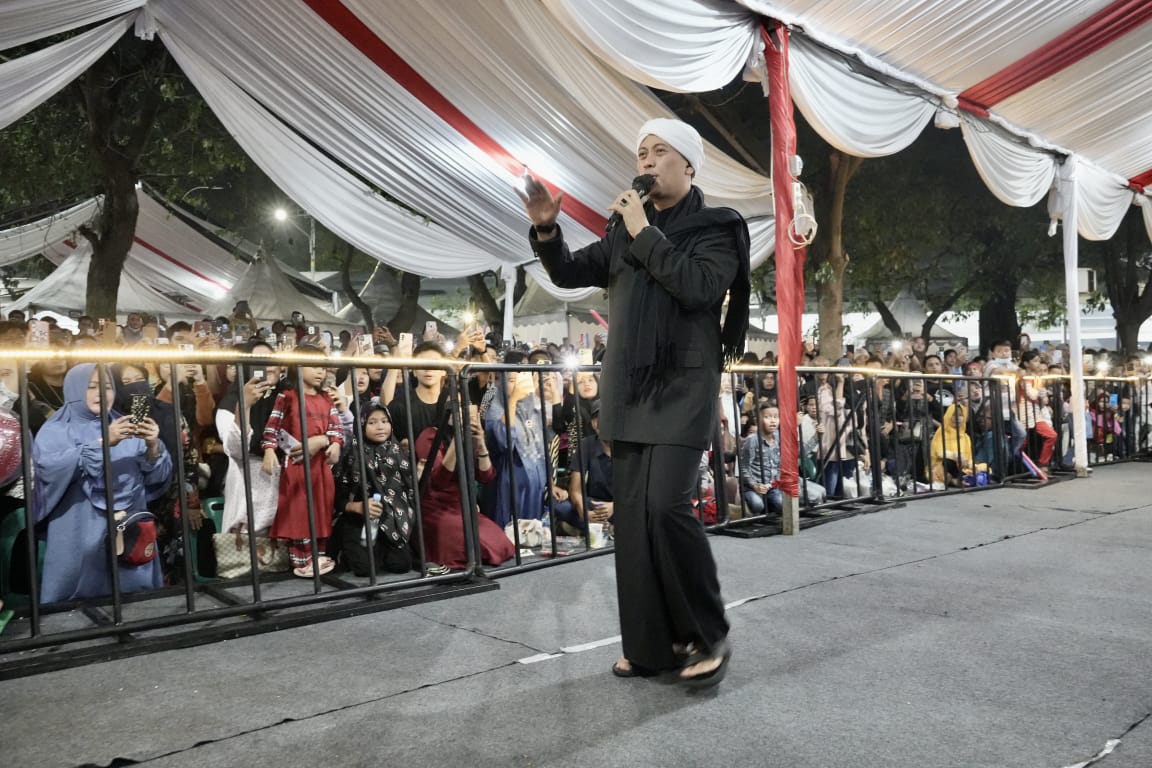 Opick Lantunkan Tembang Religi, Pengunjung Ramadan Fair Terpukau