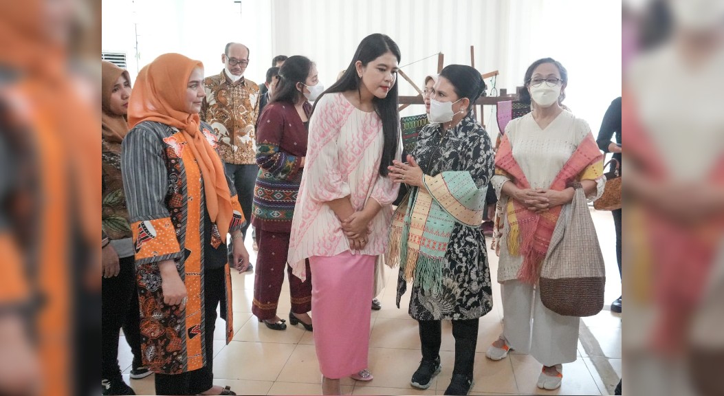 Pengurus Dekranas Tinjau Pelatihan Tenun Dekranasda Medan