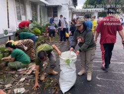 Satpol PP Dan RSUD Pirngadi Medan Gotong Royong Bersihkan Rumah Sakit