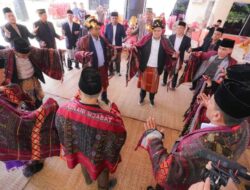 Bupati Sergai Dianugerahi Gelar Haji Tongku Pinayungan Nagori Harahap