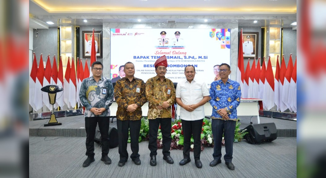 Bupati Zahir : Menyejahterakan Guru Merupakan Harga Mati