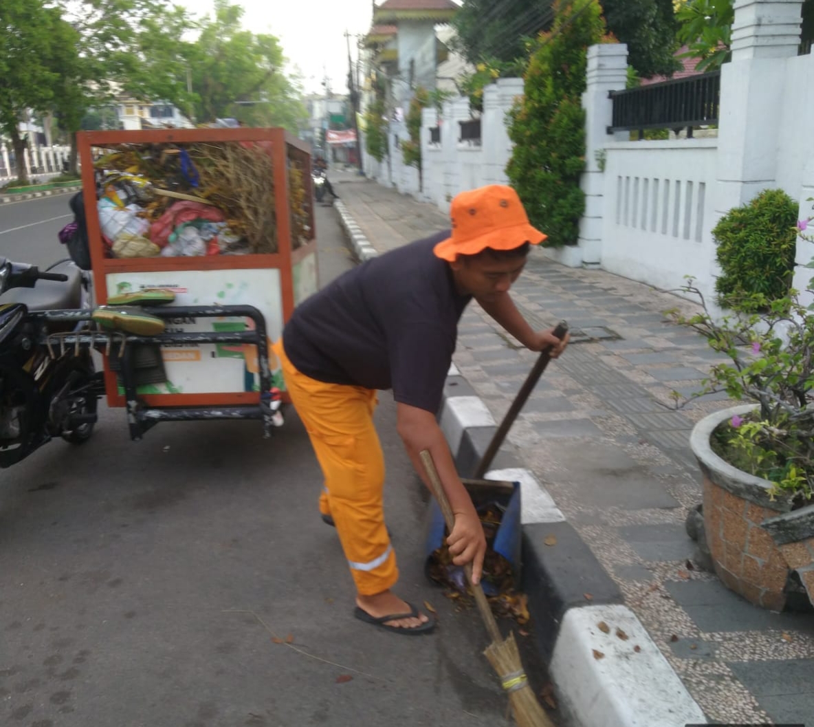 Kelurahan Aur Terapkan Program Seram Atasi Sampah Liar