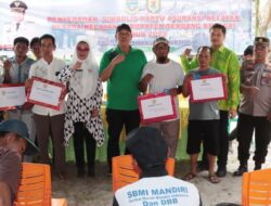 Pemkab Sergai Serahkan Kartu Asuransi Kepada Nelayan