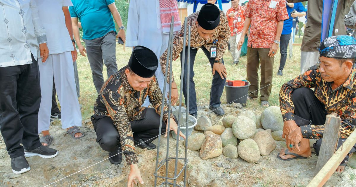 Bupati Zahir Letakkan Batu Pertama Pembangunan Musala H OK Abdul Jalil