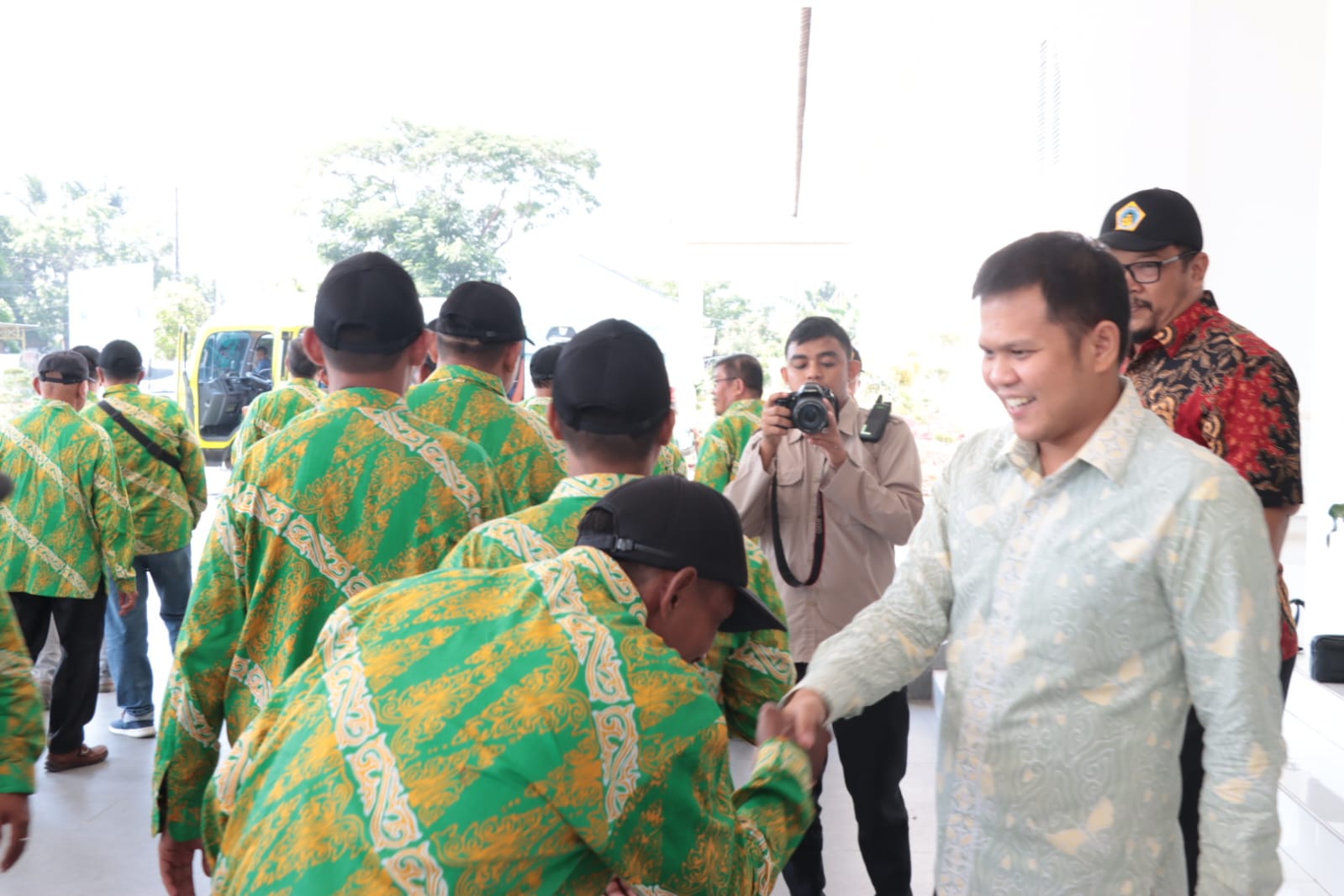 Wabup Sergai Lepas Rombongan KTNA Peserta Penas Petani Dan Nelayan XVI