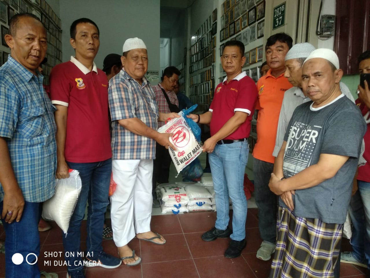 Pewarta Salurkan 200 Paket Sembako Bantuan Kepada Wartawan Dan Duafa