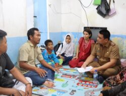 Camat Medan Belawan Serahkan Bantuan Wali Kota Kepada Pebetor Korban Begal