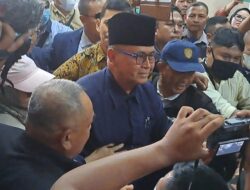 Panji Gumilang Penuhi Panggilan Polisi, Pengawal-Wartawan Saling Dorong