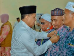 Pulang Dari Tanah Suci, Jemaah Haji Disambut Bupati Zahir