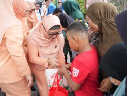 DWP Disdikbud Medan Serahkan Bantuan Kepada Korban Begal Dan Kebakaran