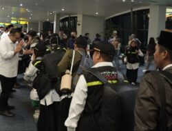 Tangis Haru Pelayan Dhuyufurrahman Kala Menag Sambut Kedatangannya