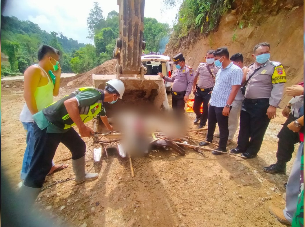 Sesosok Jasad Wanita Mrs X Terapung di Tepi Sungai Parsariran di Batang Toru, Polisi : Masih Lidik